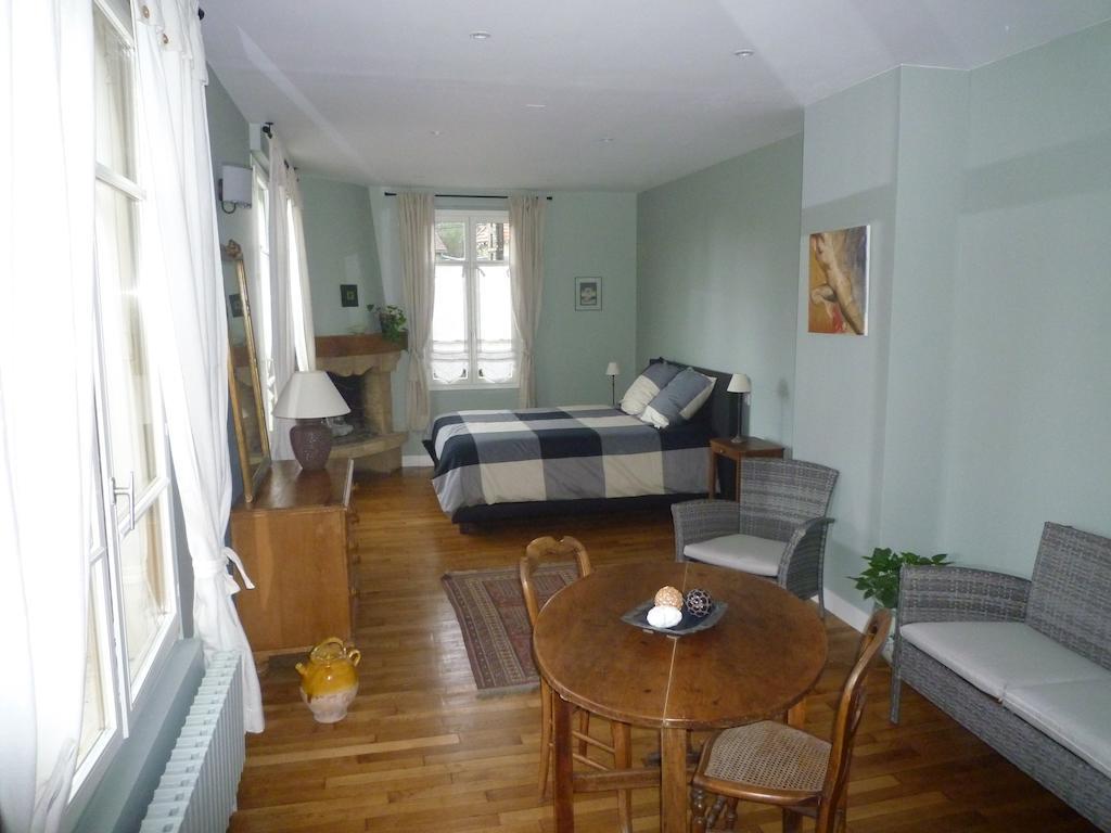 Chambre D'Hote La Bacotterie Bois-le-Roi  Rom bilde